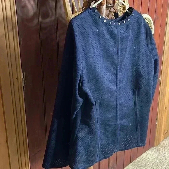 Chico’s women’s size 2 beautiful blue blazer. - Picture 6 of 6